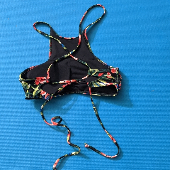 Hollister Bib swim top - Picture 3 of 4